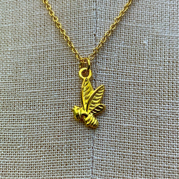 Hand Crafted Jewelry - NWT Sterling Silver Plated Chain & Bee Alloy Metal Charm Necklace